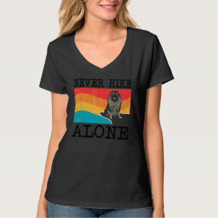 Nooit Alleen Wandelen Keeshond Grafische Wandeltoc T-shirt