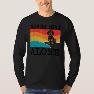 Nooit alleen wandelen Zwarte Dachshund Grafisch Wa T-shirt