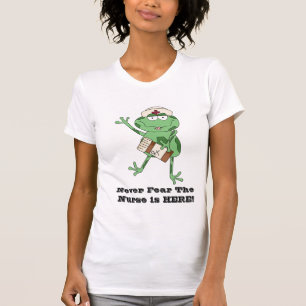 Nooit bang de verpleegster is HIER! t-shirt