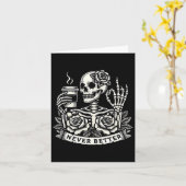 Nooit beter Skelet Drink Coffee Halloween Co Kaart (Gele Bloem)