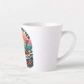 Nooit beter - Skeleton Surfing Sunset Wave Design Latte Mok (Rechts)