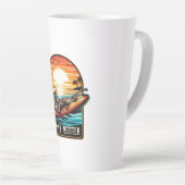 Nooit beter - Skeleton Surfing Sunset Wave Latte Mok (Rechterhoek)