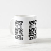 Nooit boven je, nooit onder je, altijd naast je koffiemok (Voorkant links)