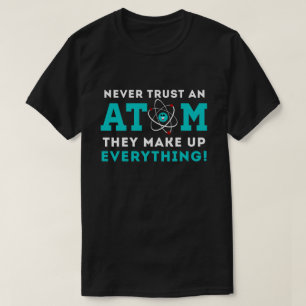 Nooit een Atom vertrouwen, ze maken alles op T-shirt