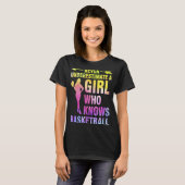 nooit een meisje onderschatten dat basketbalbas ke t-shirt (Voorkant volledig)