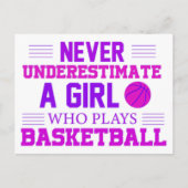 Nooit een meisje onderschatten dat Basketball spee Briefkaart (Voorkant)
