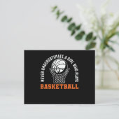 Nooit een meisje onderschatten dat Basketball spee Briefkaart (Staand voorkant)