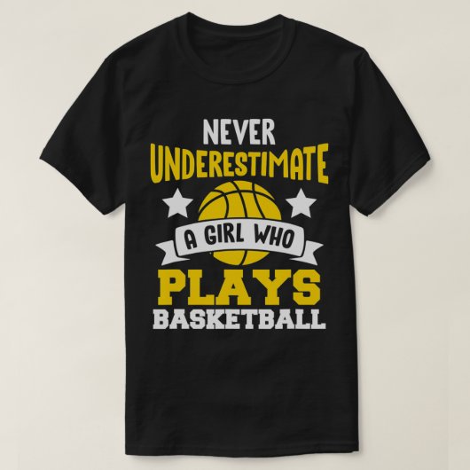 Nooit een meisje onderschatten dat Basketball spee T-shirt (Design voorkant)