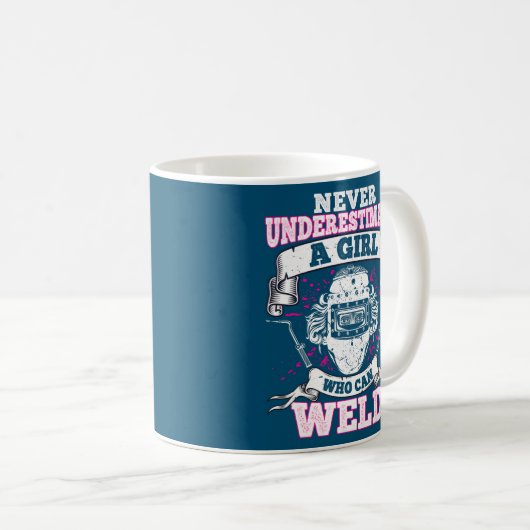 Nooit een meisje onderschatten dat een lasser kan  koffiemok (Voorkant rechts)