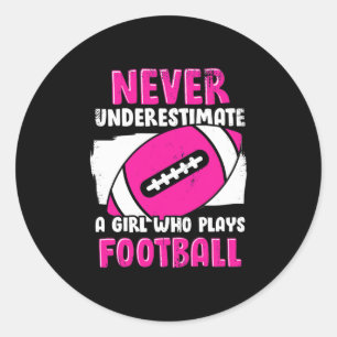 Nooit een meisje onderschatten dat Football speelt Ronde Sticker