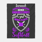 Nooit een meisje onderschatten dat Softball speelt Fleece Deken (Voorkant)