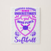 Nooit een meisje onderschatten dat Softball speelt Legpuzzel (Verticaal)