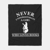 nooit een meisje onderschatten dat van boeken houd fleece deken (Voorkant)