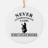 nooit een meisje onderschatten dat van boeken houd keramisch ornament (Voorkant)