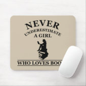 nooit een meisje onderschatten dat van boeken houd muismat (Met muis)