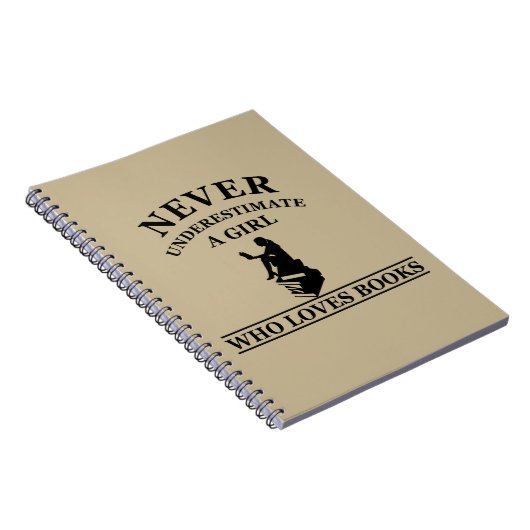 nooit een meisje onderschatten dat van boeken houd notitieboek (Rechterzijde)