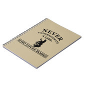 nooit een meisje onderschatten dat van boeken houd notitieboek (Linkerzijde)