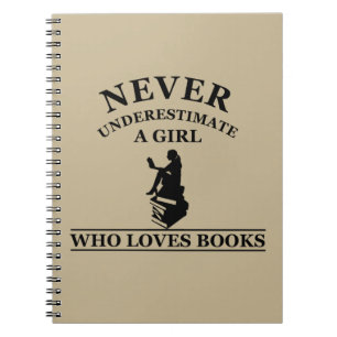 nooit een meisje onderschatten dat van boeken houd notitieboek