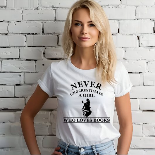 nooit een meisje onderschatten dat van boeken houd t-shirt