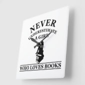 nooit een meisje onderschatten dat van boeken houd vierkante klok (Hoek)
