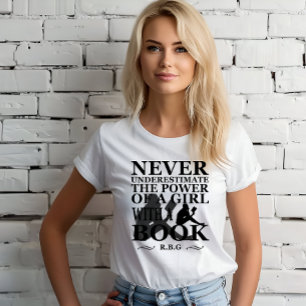 Nooit een meisje onderschatten met een boek t-shirt