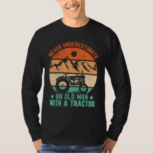nooit een oud man met een trekker onderschatten t-shirt