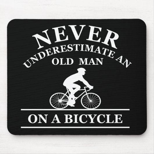 nooit een oud man op een fiets onderschatten muismat (Voorkant)