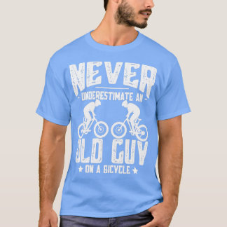 Nooit een oude man onderschatten op een fiets. t-shirt