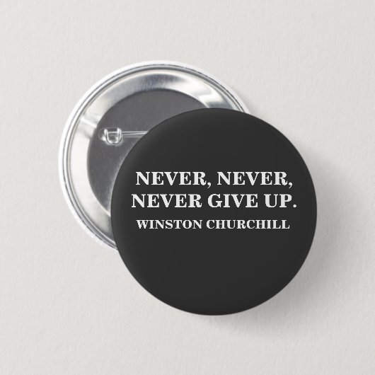 NOOIT, GEEF NOOIT AAN. WINSTON CHURCHILL - BUTTON (Voorkant /achterkant)