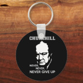 NOOIT, GEEF NOOIT WINSTON CHURCHILL QUOTE OP SLEUTELHANGER (Voorkant)