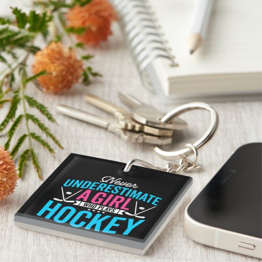 Nooit Girl Hockey onderschatten Sleutelhanger (Voorkant Rechts)