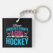 Nooit Girl Hockey onderschatten Sleutelhanger (Achterkant)