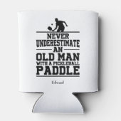 Nooit het oude Man onderschatten Blikjeskoeler (Achterkant)