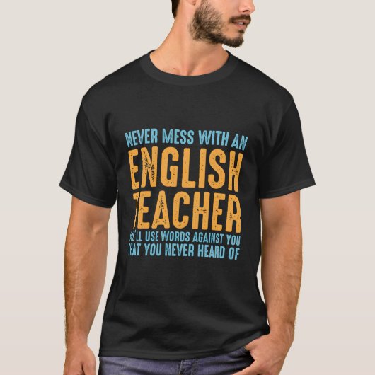 Nooit knoeien met een Engels leraar woorden tegen  T-shirt (Voorkant)