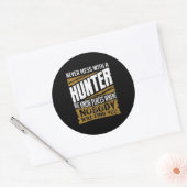 Nooit meer met een jager ronde sticker (Envelop)