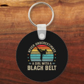 Nooit meisjes onderschatten met een zwarte gordel  sleutelhanger (Voorkant)