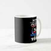 NOOIT ONDERSCHATTEN EEN koningin, geboren in juli  Koffiemok (Voorkant rechts)