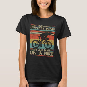 Nooit onderschatten en oud Man op een fiets fietse T-shirt