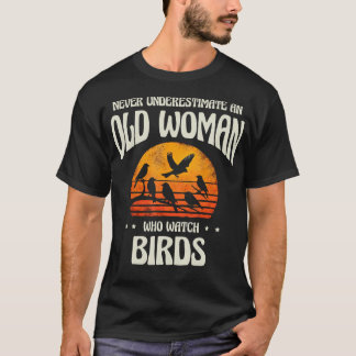 Nooit Onderschatten Van Een Oude Vrouw Die Vogels  T-shirt