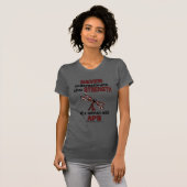 Nooit onderschatten...Vrouw/Dragonfly...APS T-shirt (Voorkant volledig)