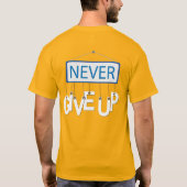 NOOIT OPGEVEN, gemotiveerd Quote T-shirt (Achterkant)