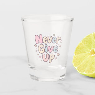 ‘Nooit Opgeven’ leuk, luchtig tekst op wit Shot Glas