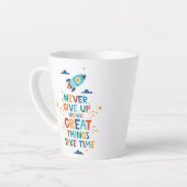 Nooit opgeven omdat het tijd kost latte mok (Linkerhoek)