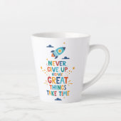 Nooit opgeven omdat het tijd kost latte mok (Rechts)