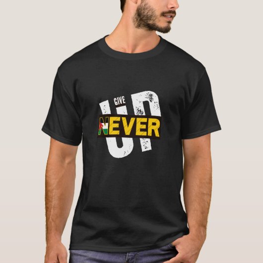 NOOIT OPGEVEN | Stoute Grunge Protest T-shirt (Voorkant)