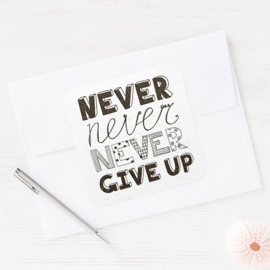 Nooit opgeven vierkante sticker (Envelop)