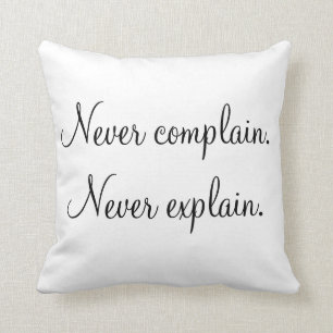 "Nooit samenkomen, nooit uitleggen" Kussen