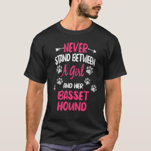Nooit staan tussen een meisje en haar broodtroep. t-shirt