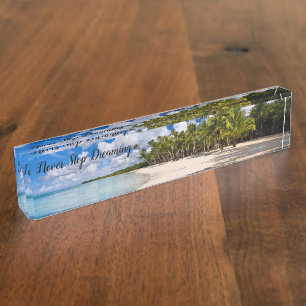 Nooit stoppen met dromen over tropisch paradijs naambordje