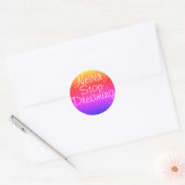 Nooit stoppen met dromen van regenboogsterren ronde sticker (Envelop)